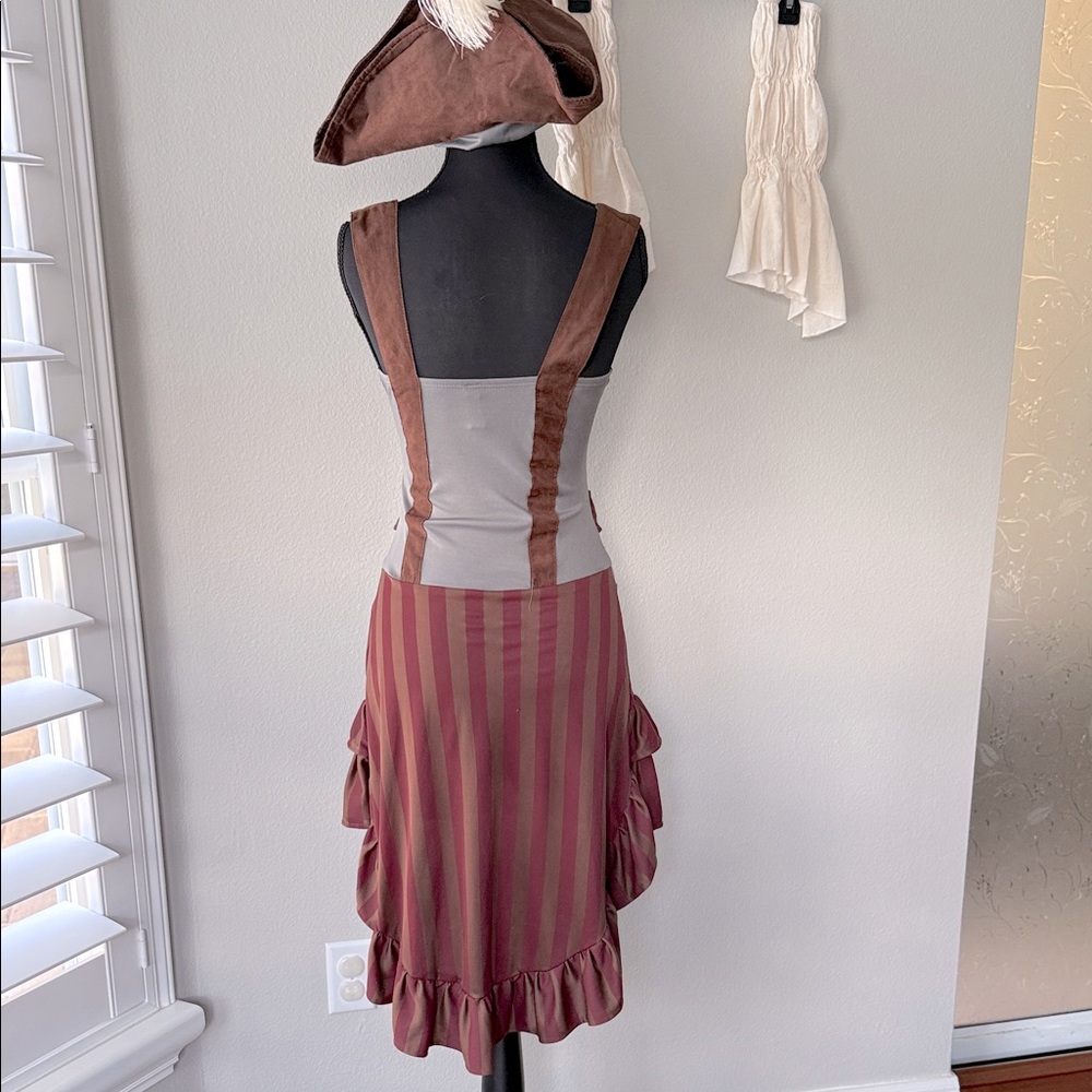 Women’s Pirate Costume - With hat - Picture 9 of 12